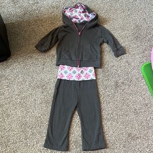 Cute yoga outfit by Yoga Sprout size 18 months